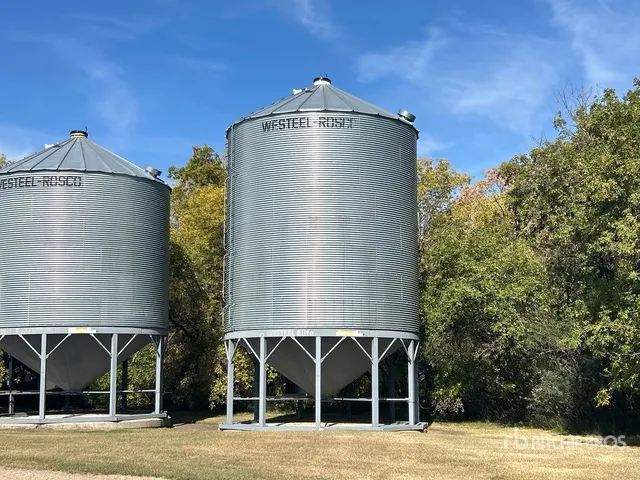 2014 Westeel Rosco +/- 6000 bu 8 Ring Grain Bin