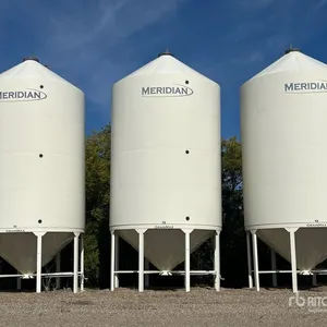 2011 Meridian GrainMax GM4000 +/- 4000 bu Smooth Wall Hopper Grain Bin