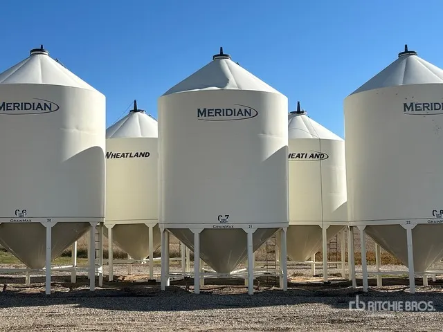 2009 Meridian GrainMax GM3000 +/- 3200 bu Smooth Wall Hopper Grain Bin