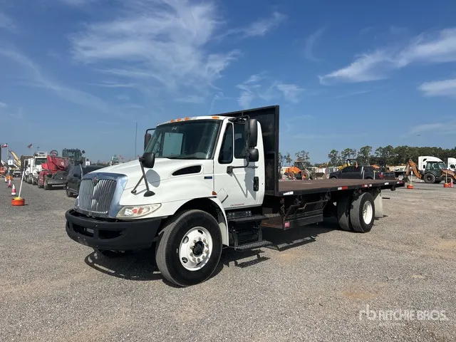 2013 International MA025 4x2 Flatbed Truck