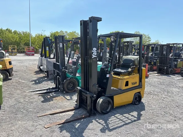 2000 Yale GLC040AFNUAV061 4000 lb Pneumatic Tire Forklift