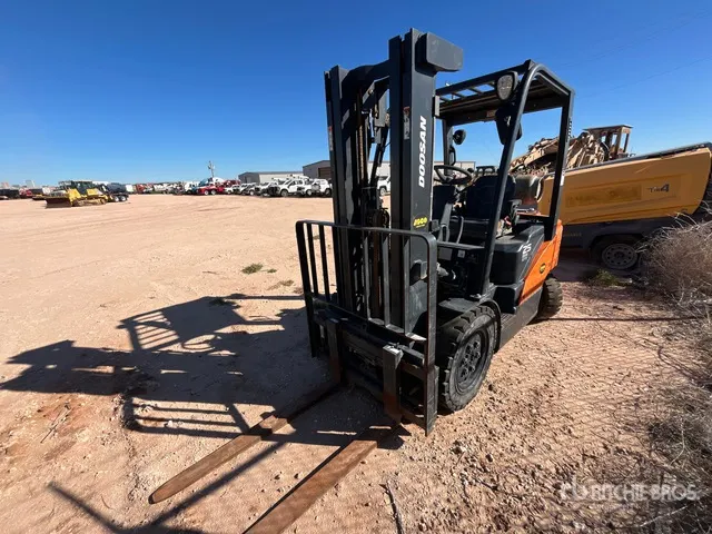 2022 Doosan G25 4600 lb Pneumatic Tire Forklift