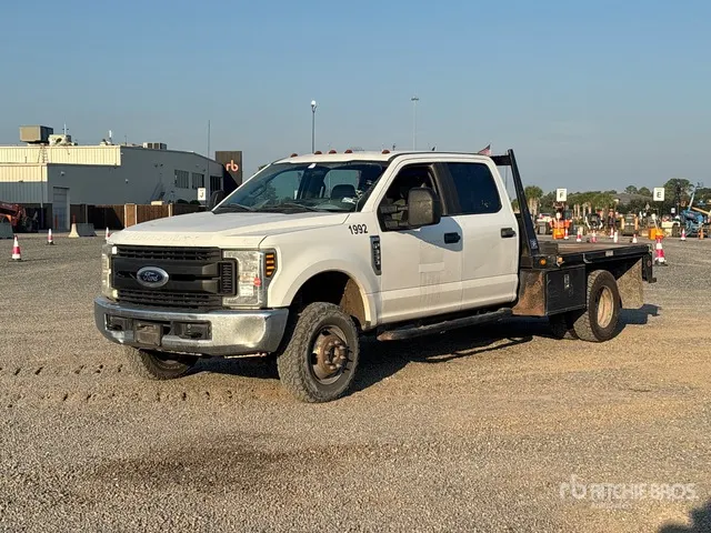 2019 Ford F-350 XL 4x4 Crew Cab Flatbed Truck