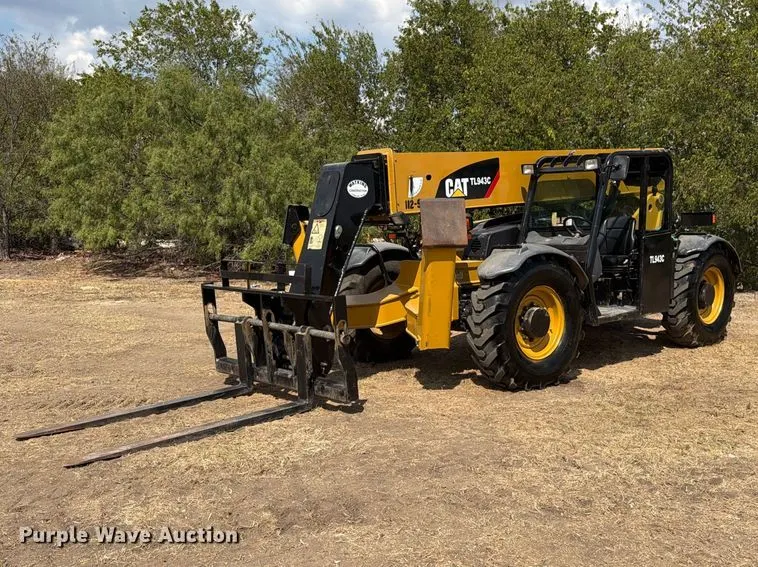 2014 Caterpillar TL943C telehandler