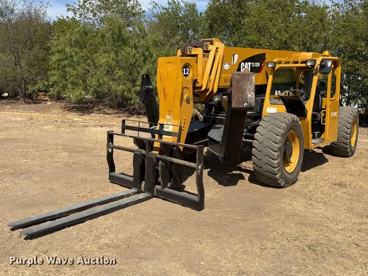 2011 Caterpillar 1255C telehandler
