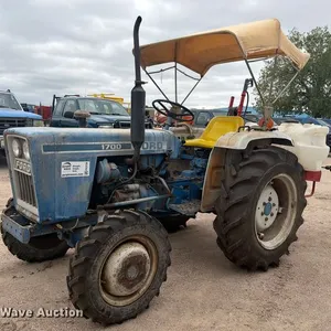 1982 Ford F-1700 tractor
