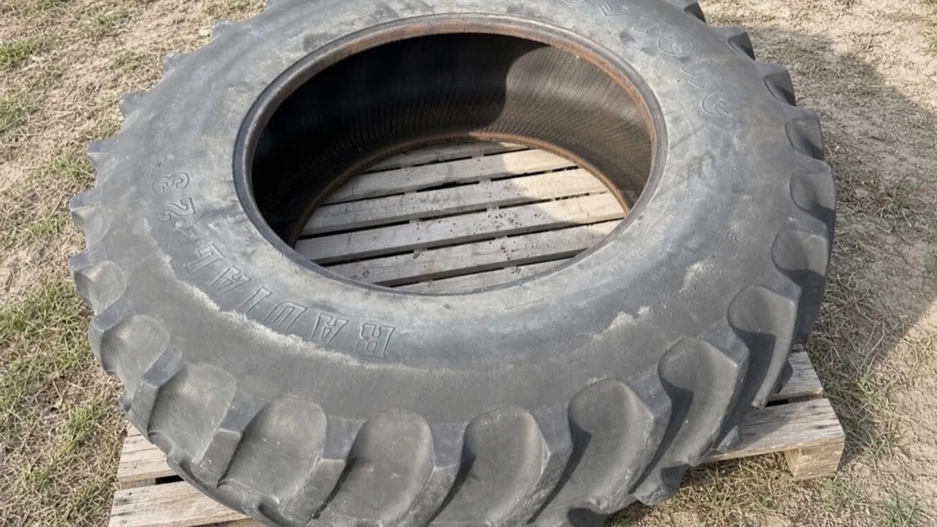(1) Firestone Tractor Tire