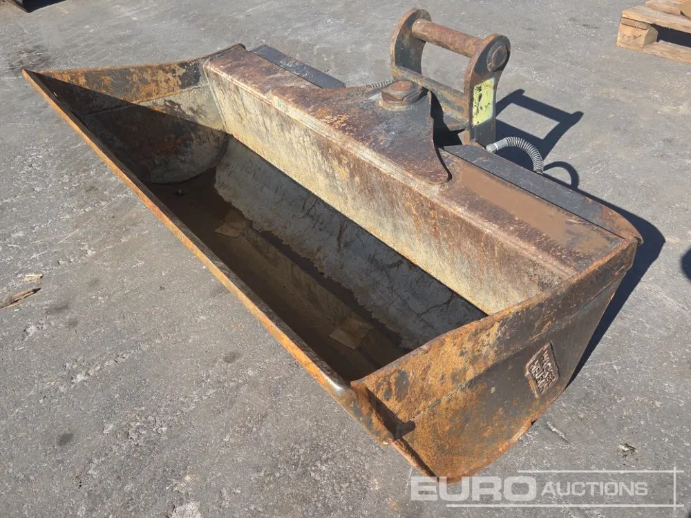 Wacker Neuson 57" Hydraulic Tilt Ditching Bucket to suit MS08