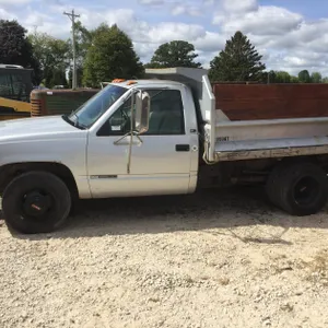 1994 GMC 350 Chevy Dump Truck (Clear WI Title)