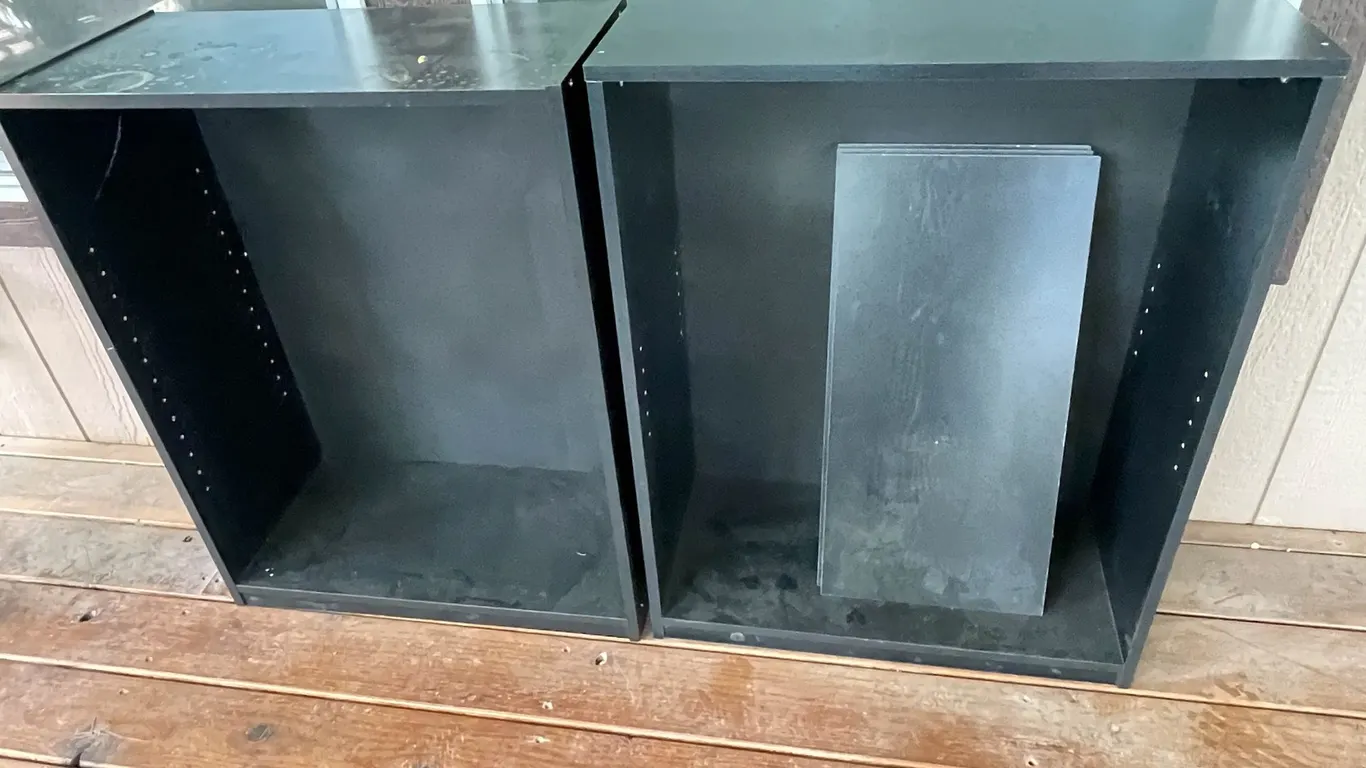 2 Shelves