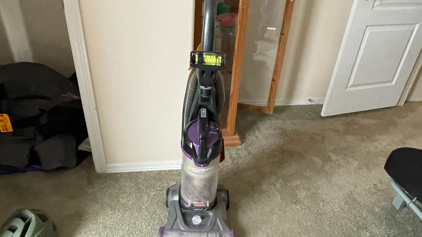 Bissell Powerlifter Swivel Vacuum