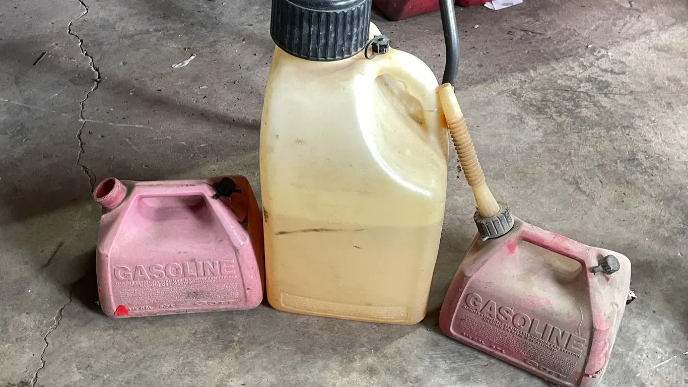 (3) Gas Cans