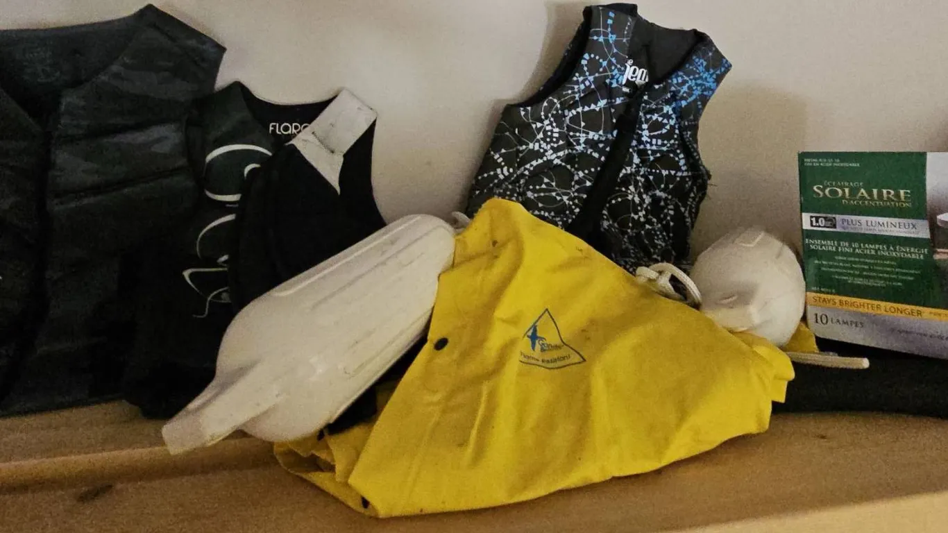 2 O'Neill Life Jackets, Child's Life Vest, and More