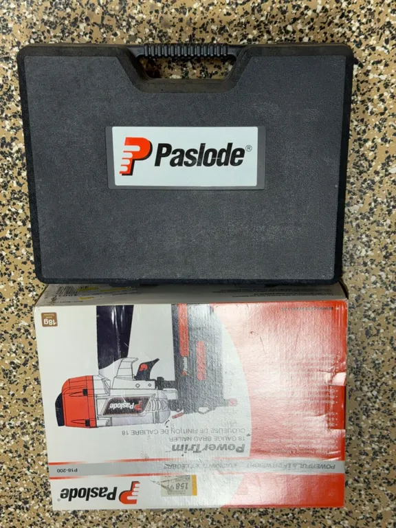 Paslode PowerTrim 18 Gauge Brad Nailer Model P18-200 with Case and Accessories