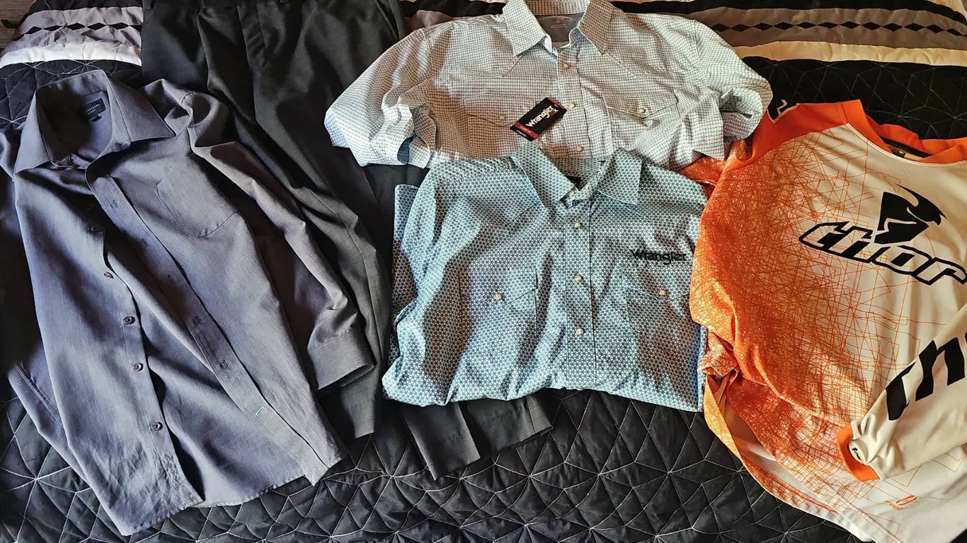 Men's Clothing Lot: Leo Chevalier Shirt, Wrangler XL Shirts, Thor Jersey, Pants