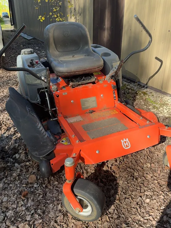 Husqvarna RZ4619 Zero Turn Riding Lawn Mowers