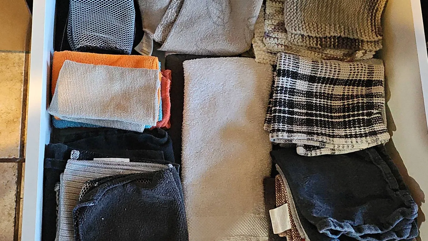 Kitchen Towels, Cloths, and Oven Mitts