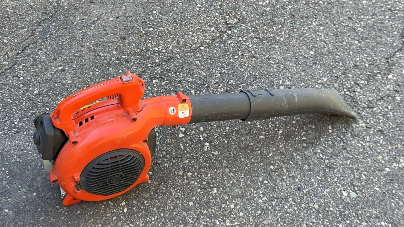 Husqvarna 125B Handheld Gas-Powered Leaf Blower