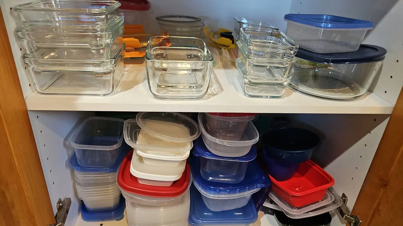 Glass and Plastic Food Storage Containers