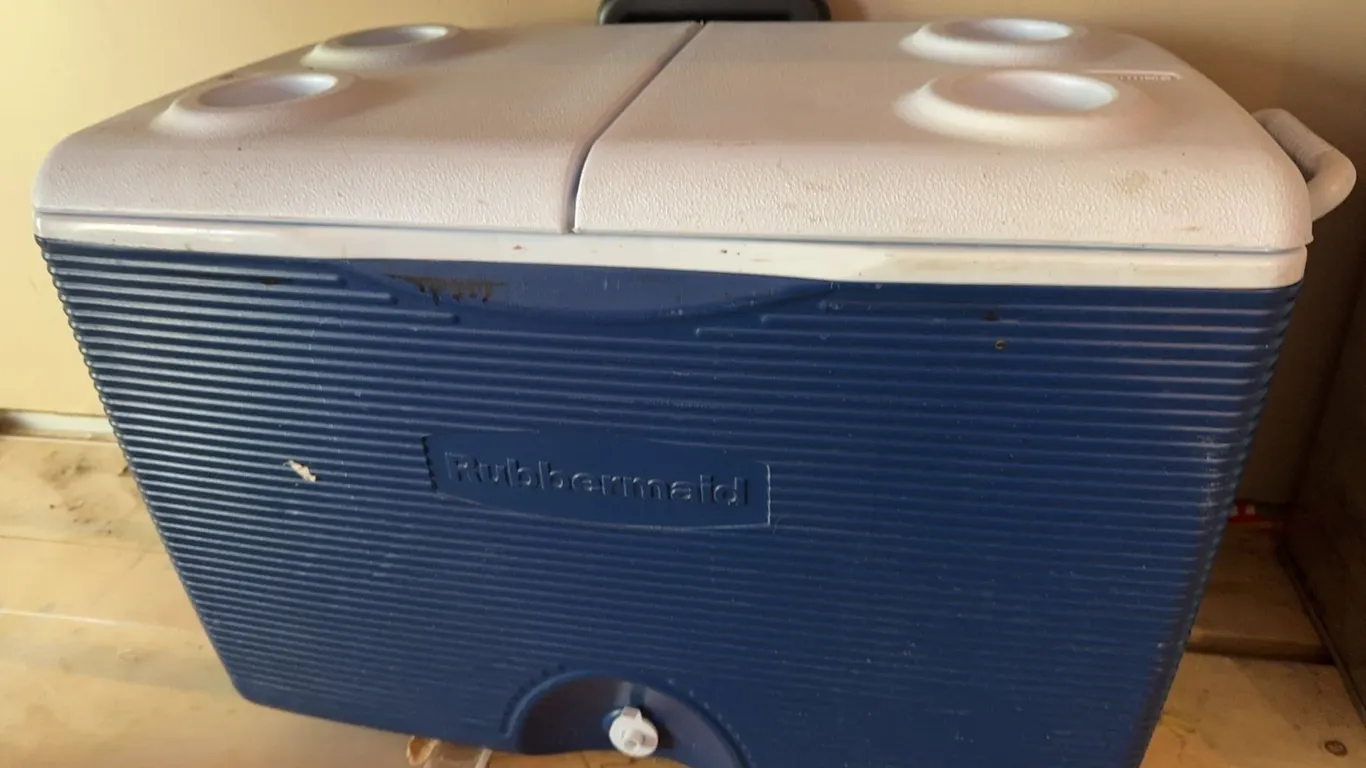 Rubbermaid Blue Plastic Cooler with Dual Lids and Cup Holders