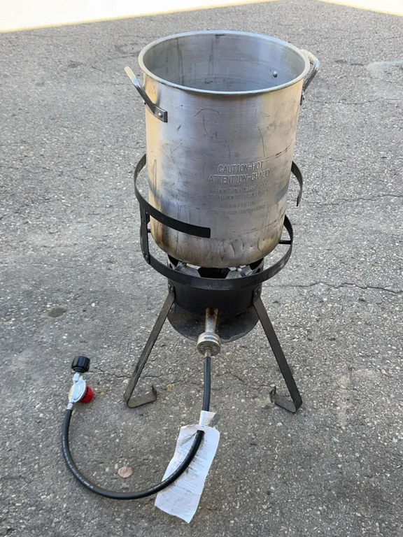 Aluminum Turkey Fryer With Outdoor Propane Burner and Blackstone Spatula