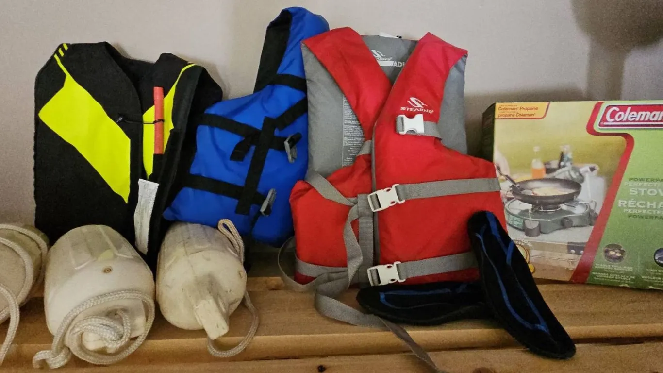 3 Life Jackets, 3 Boat Fenders, Coleman PowerPack Propane Stove