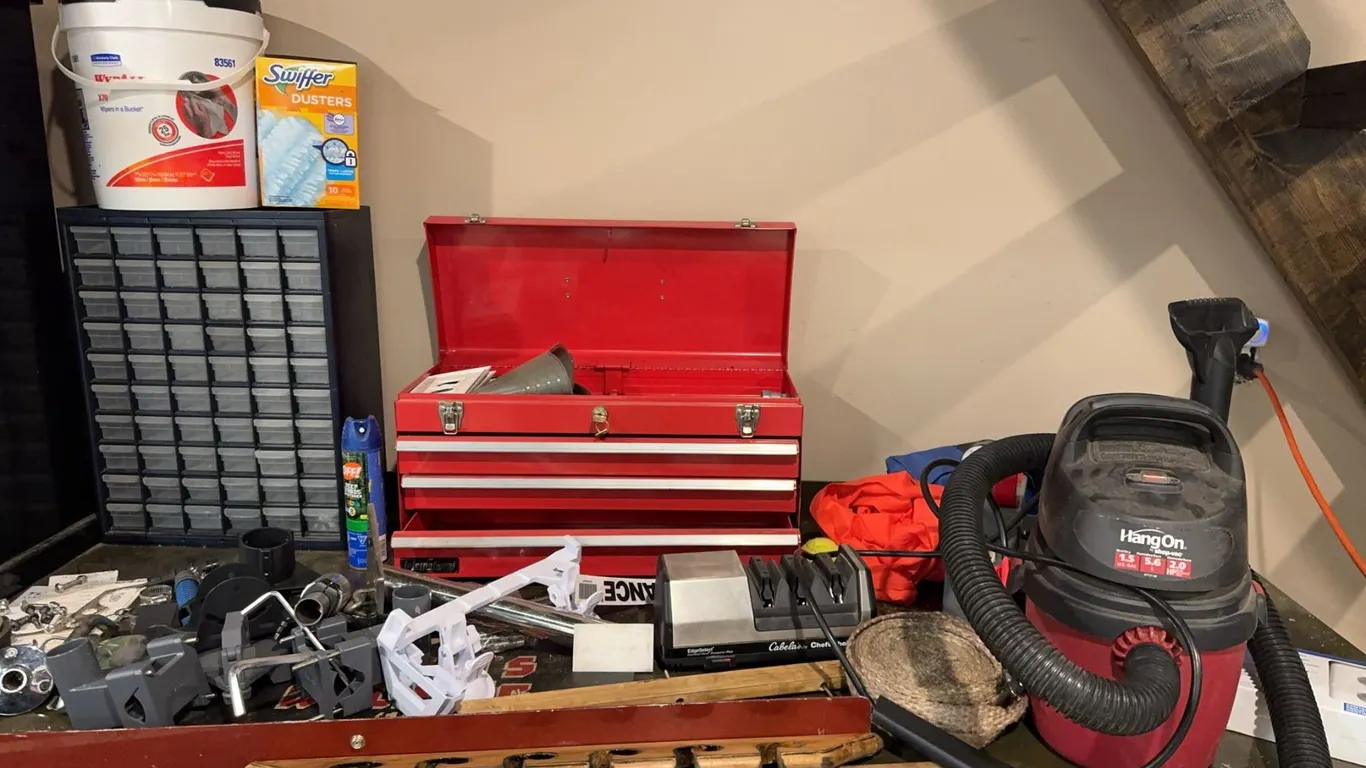 Garage Lot! Cabelas Knife Sharpener and More!