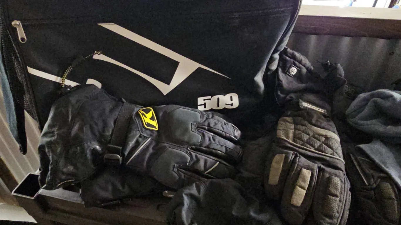 Winter Gloves and 509 Storage Bag, Includes Gordini and Heatlocker