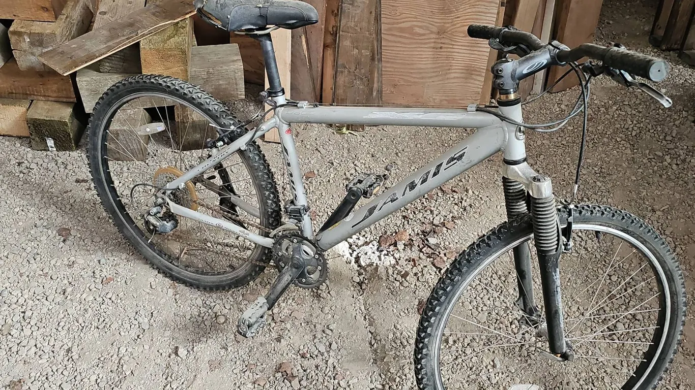 Jamis Eureka Sport Mountain Bike Grey 21-Speed Shimano Equipped