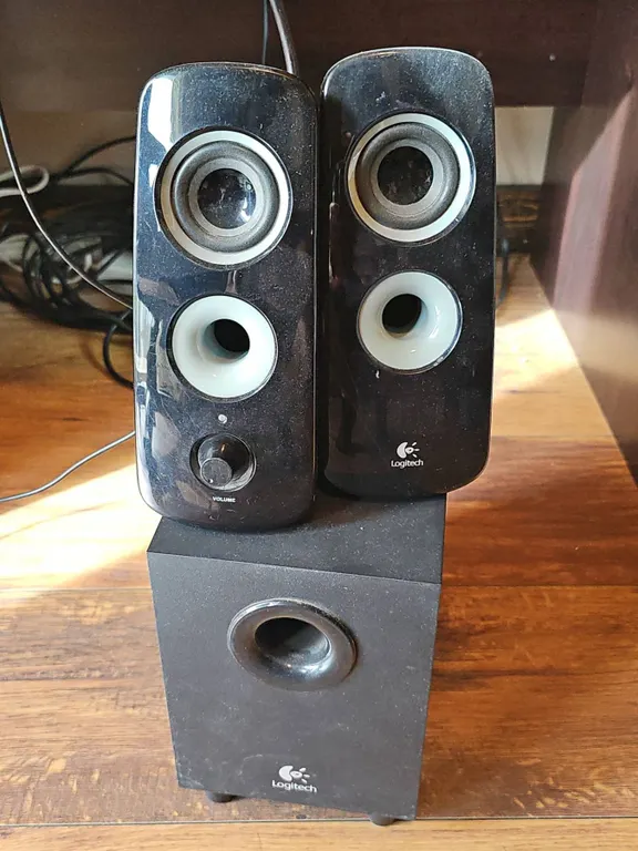 Logitech 2.1 Speaker System with Subwoofer, Includes Satellite Speakers