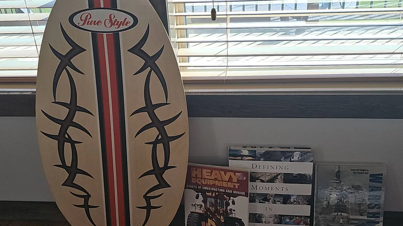 Pure Style Skimboard With 3 Hardcover Books