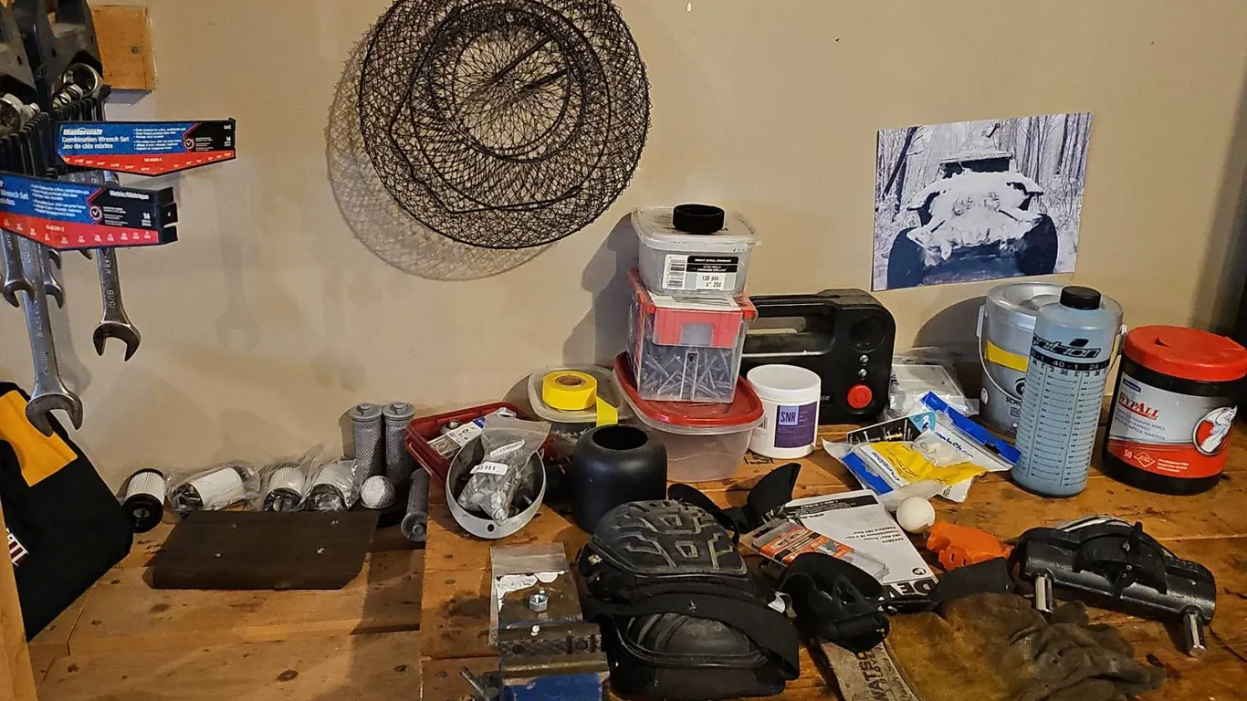 Wrenches, Oil Filters, Nails, Bolts, Work Gloves, Tools And Workshop Supplies