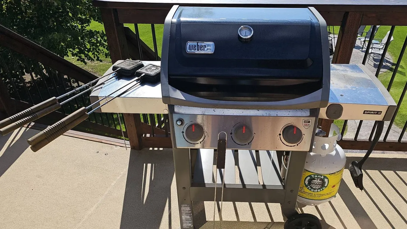 Weber Propane Gas Grill with Stand and Accessories