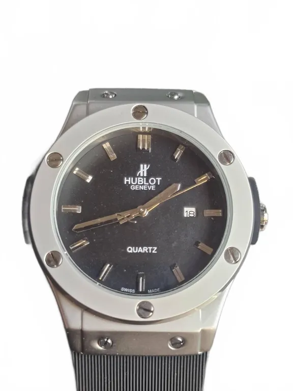 Hublot Geneve Replica Quartz Watch with Black Dial, Date Display, and Rubber Strap