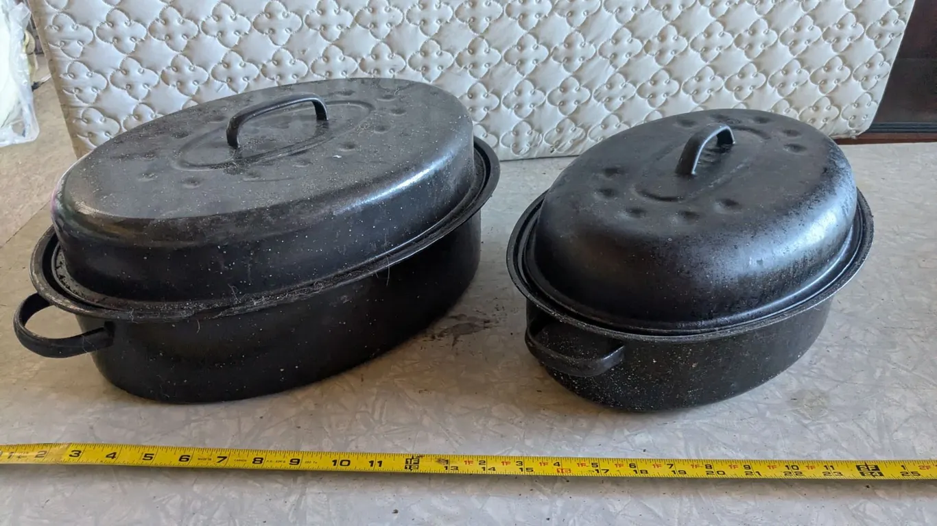 (2) Roaster Pans – Medium & Large Oval