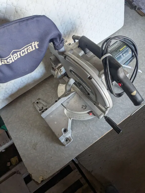 Mastercraft 10" Mitre Saw - Working