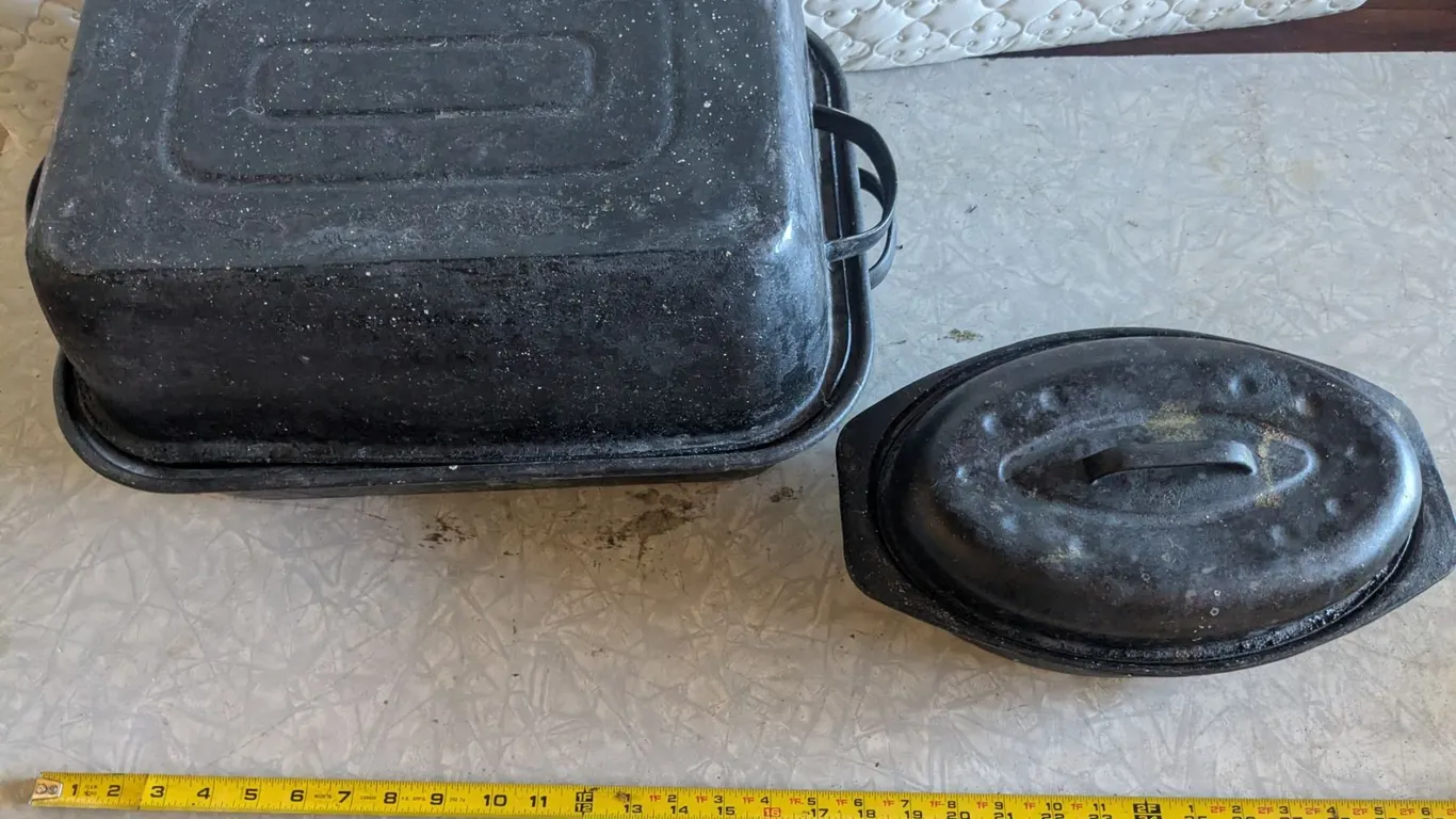 (2) Roaster Pans – Large Rectangle, Small Oval