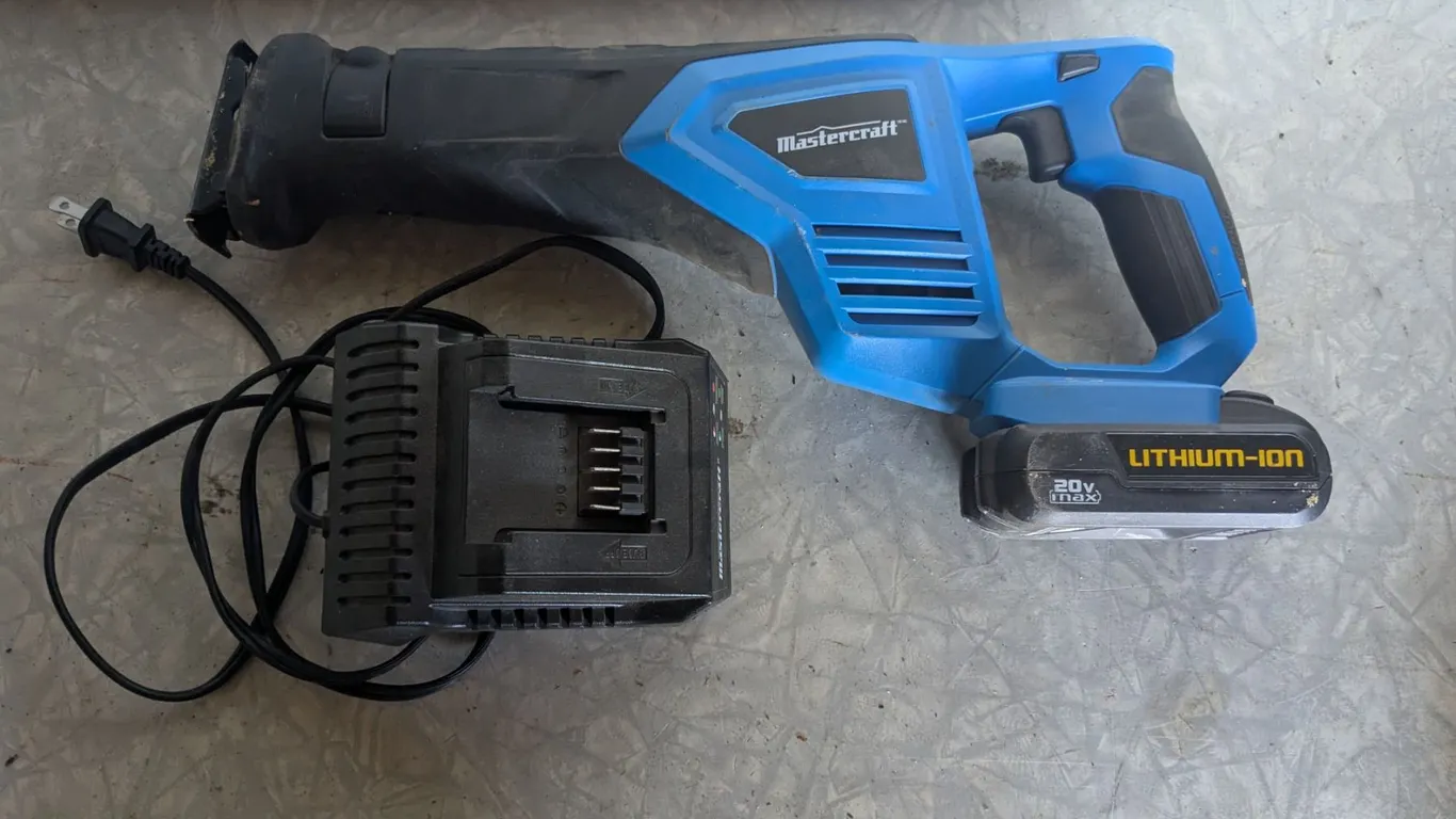 Mastercraft Rechargeable Sawzall, 20V - Working