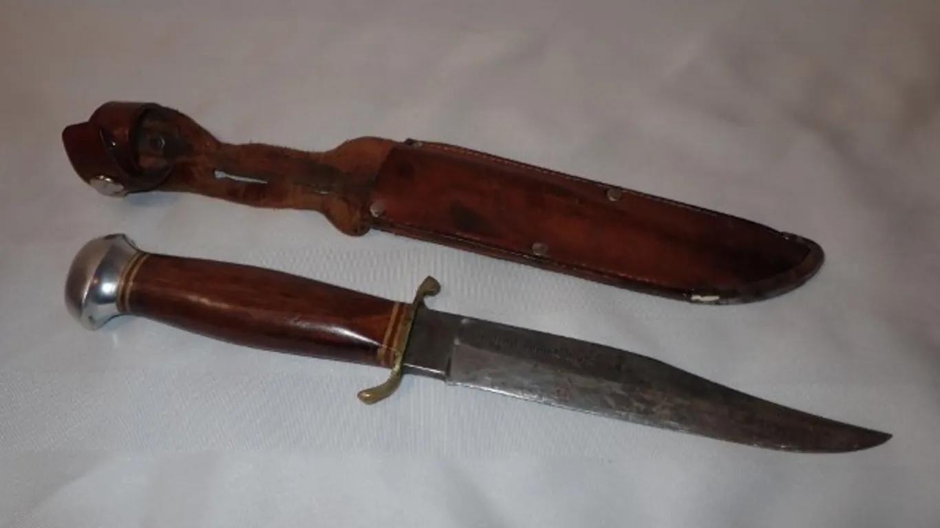 Original Bowie Knife in Sheath