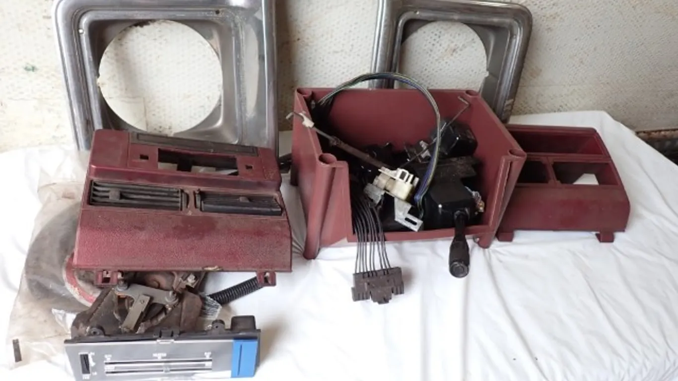 Vintage GM Truck Interior, Dash & Trim Parts