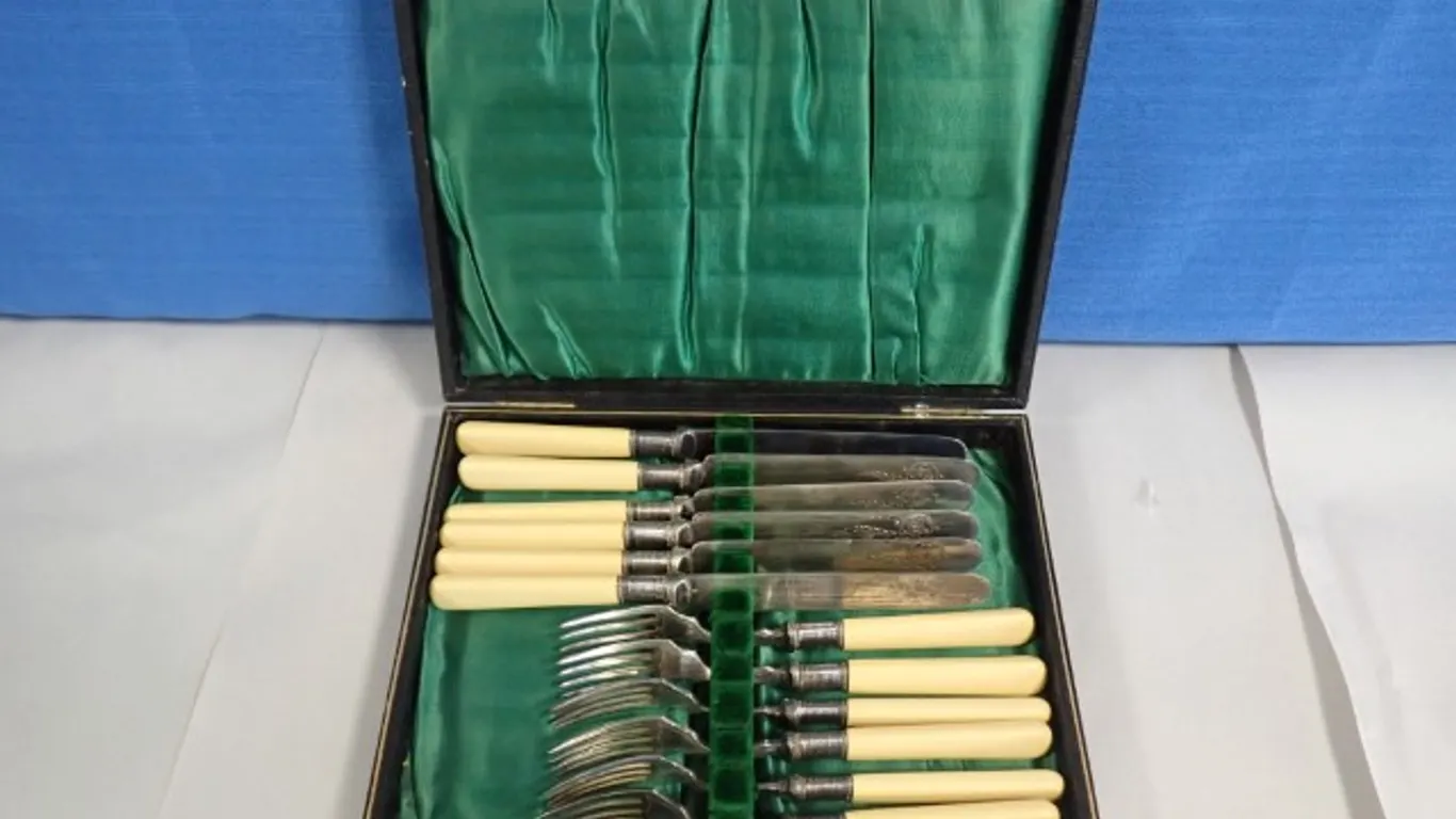 Cased EPNS Fish Cutlery Set with Serving Utensils