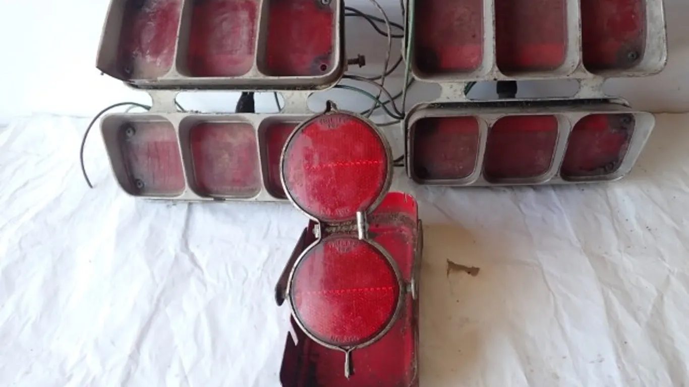2 FORD Mustang Tail Lights assemblies