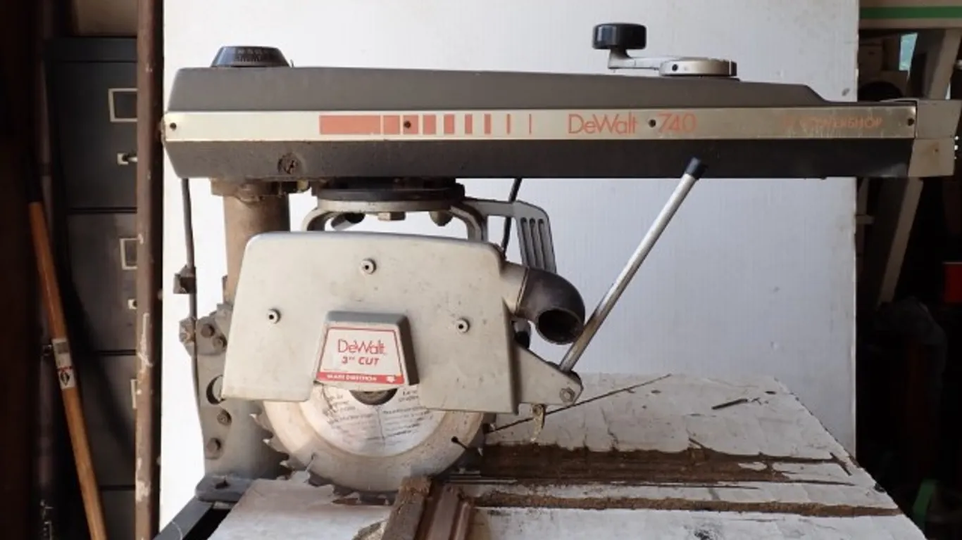 DeWalt Radial Arm Saw
