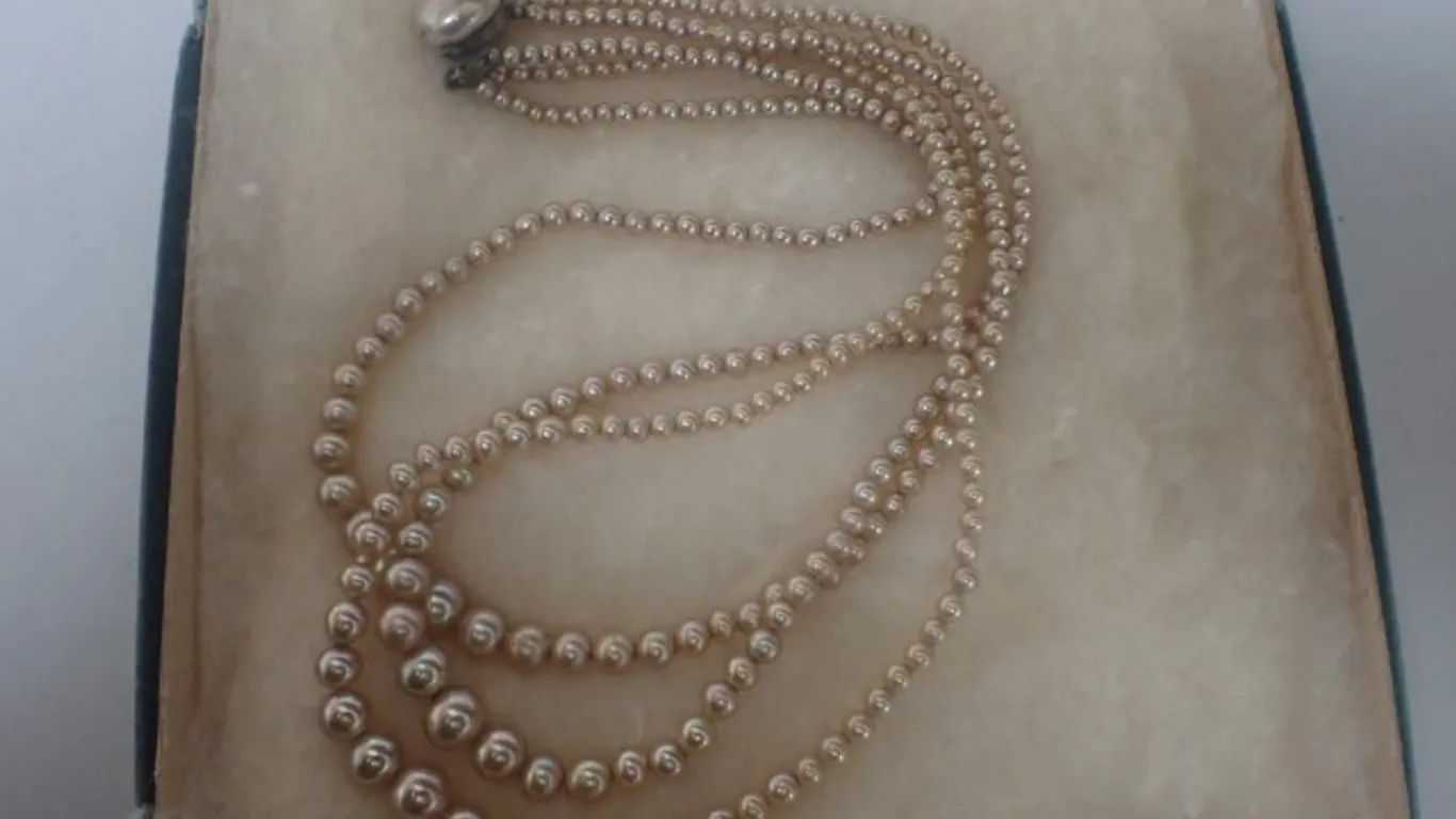 Vintage Pearl Necklace