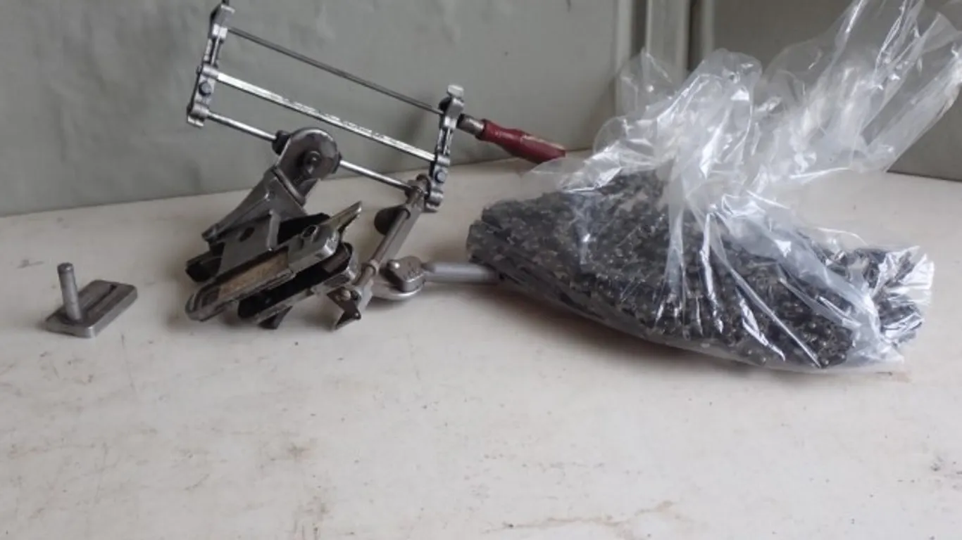 Effelle Chainsaw sharpener and blades