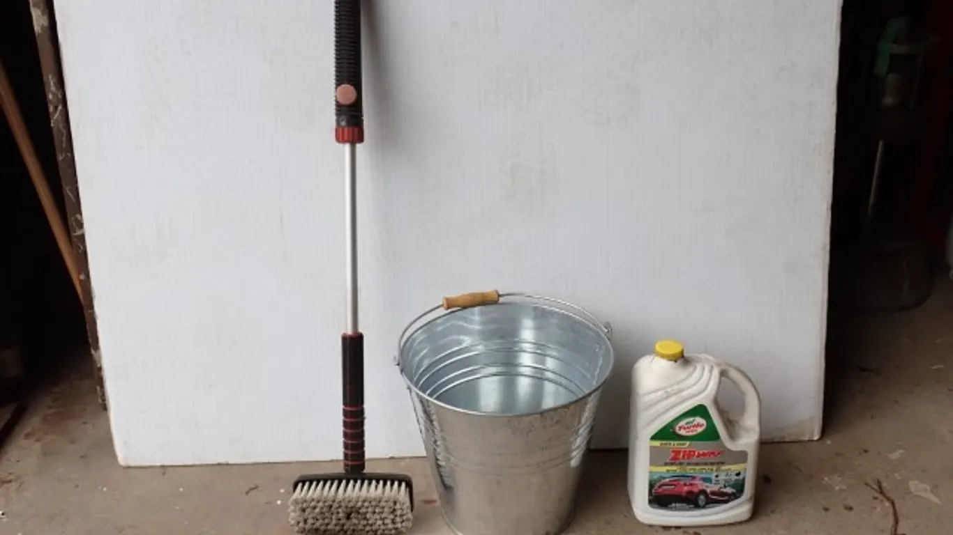 Mastercraft Steel Pail, Car Wash Brush & Wax