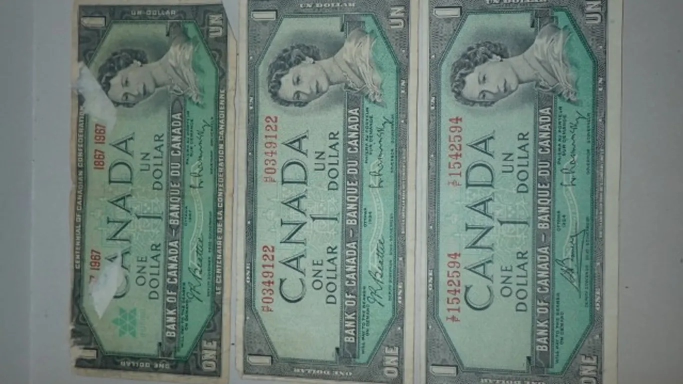 Canadian One Dollar Bills