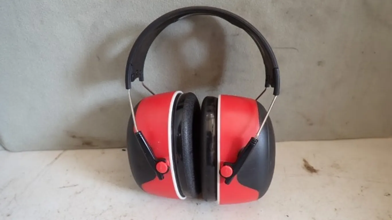 NEW 3M Safety Earmuffs