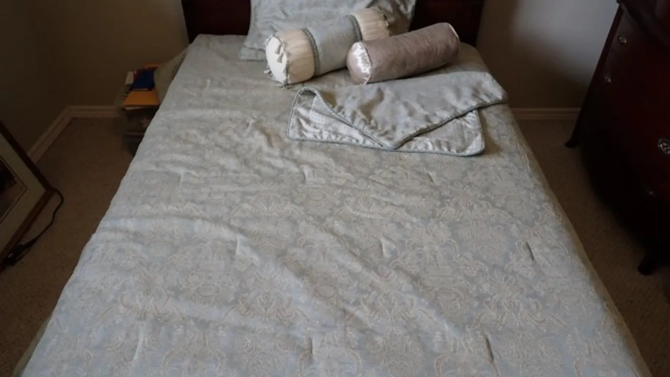 Elegant Bed Set