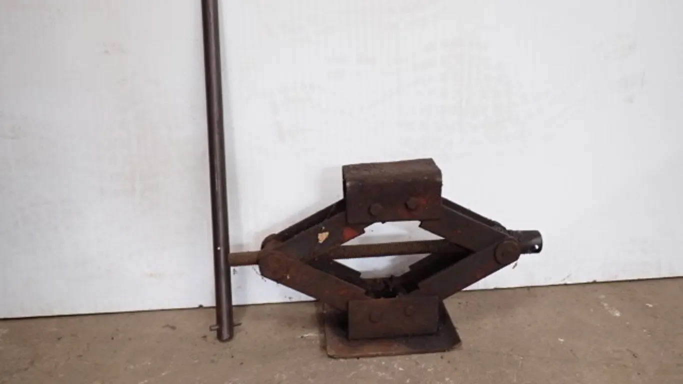 Auto Scissor Jack